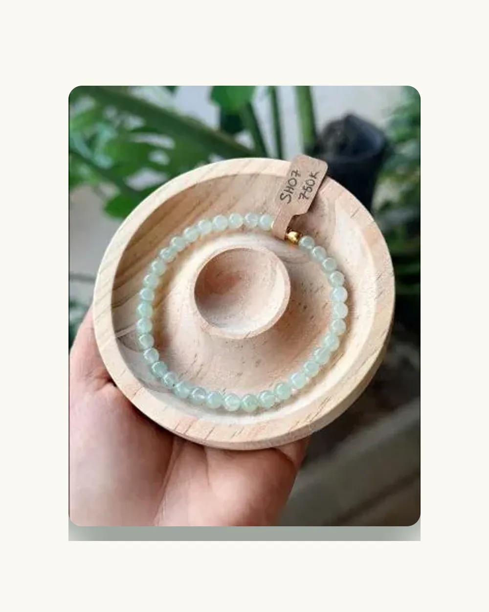 Vòng phỉ thúy Nếp băng phớt táo, nền kem, mã SH07